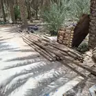 خشب مرابيع احمر قديم