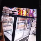 ثلاجة عرض حلويات