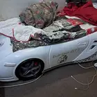 سرير طفل بشكل سياره مع فراشه جديد الفراش في ينبع