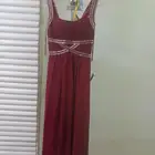 فستان طويل وجميل بلون جذاب وتصميم مميز للمناسبات والحفلات
