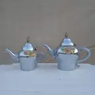 اباريق ستيل مستعمل. نظيف طقم