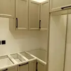 فني تفصيل مطابخ المنيوم. وصيانه