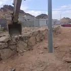 بوكلين لبناء الحجر وعرجاء لحفر المشاريع