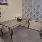 طاوله للبيع مع الكراسي