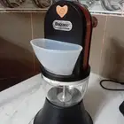 صانعة لقيمات .. و غلايه ماء مع سخان شاي