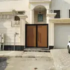 الباب مدخل رئيسي