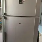 ثلاث ثلاجات ومكرويف