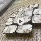 طاولتين كبيره بس وحده رجلها يبغاله تركيب 8 طاولات خدمه صغير