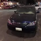 كامري موديل 2004البيع مع لوحه مميزه