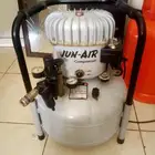 ضاغط هواء المانى