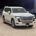 تتوفر لاندكروزر GXR بنزين - وديزل 2025 بالنقد والتقسيط