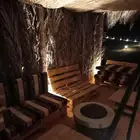 مظلات جمالية خشبية وخيزران وسعف نخيل