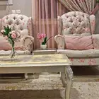 كنب خشبه جيد للبيع وطاولات