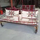 كراسي وطاولات