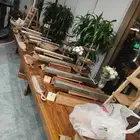 عندنا كراسي وطاولات قهوجين وصبابين