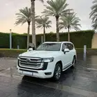 تويوتا لاند كروزر GXR موديل 2023 خليجي موجودة بدبي
