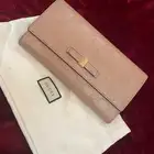 محفظة قوتشي نسائية