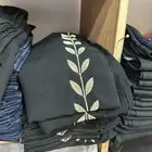 للبيع طرحات نسائية وعبايات نسائية جديدة