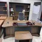 مكتب مدير متكامل و مكاتب طقم فخم و كنب مكتبي جلد و كراسي