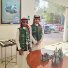 قهوجي وصبابين كراسي وطاولات