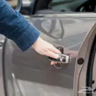 فتح سيارات فتح باب السيارة وتشمل جميع انواع السيارات 24 ساعه