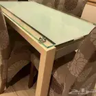 طاولة طعام