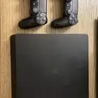 سوني 4 سليم ونظيف مع ملحقات مجانيه
