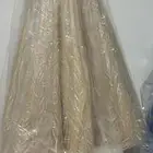 فستان من تصميم ايمان العجلان سعره خمسة عشر الف للاجار