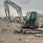 موجود بكلين صغير حجم خمسه طن يتميز بالشغل في الاماكن الضيقه