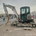 موجود بكلين صغير حجم خمسه طن يتميز بالشغل في الاماكن الضيقه