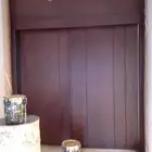 صباغ الأحساء حوائط وأبواب خشب