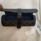 علبة ساعات لويس فويتون هي إكسسوار فاخر وأنيق