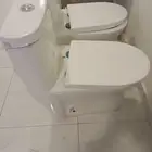 كراسي افرنجي اثنين نظيفه على السوم