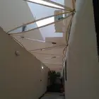 مظلات شد انشائي سواتر للبيوت والممرات وظلال لمواقف ا