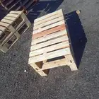 طاولات خشبيه