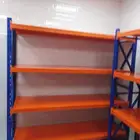 رفوف بيت مستودع