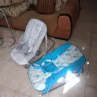 كرسي أطفال هزاز مستعمل لماركة جونيور حالة جيده .وكرسي طعام