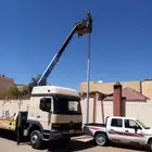 سطحة ونش لتركيب اللوحات واعمده الاناره ونقل السيارات إلى جمي