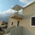 مظلات وسواتر