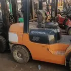 رافعه شوكيه سبعه طن للأيجار