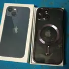 ايفون 13 عادى بطاريه 100 استخدام ساعتين ونص الشاحن ماتفق