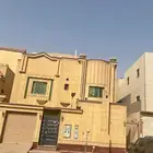 دور وثلاث شقق للبيع