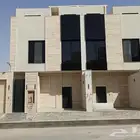 للبيع فيلا مع شقة مدخل خاص في حي  البيان