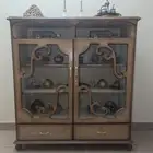 دولاب تحف خشبي فاخر مع أبواب زجاجية