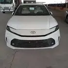 تويوتا كامرى E هايبرد 2025 لون ابيض