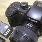 للبيع كاميرا PANASONIC GH5s و3 بطاريات وعدستي