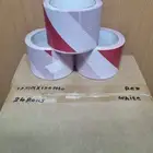 شريط تحذيري أحمر أبيض