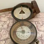 بوصلة قديمة تراث بالجراب