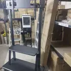 طاولات وحوامل شاشات متحركه بكفرات