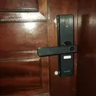 ققل باب ذكي للإيجار اليومي تركيب برمجة قفل ذكي بصمة مسكات